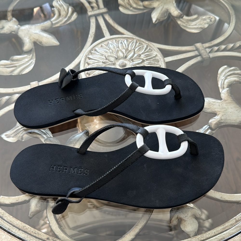 Hermes Kara Neal flip flops size 7.5 (EU 37.5), color black and white